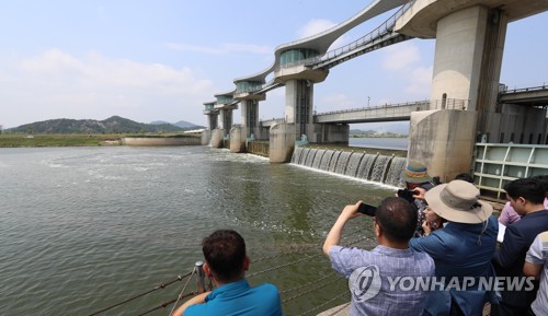 수문 열린 영산강 죽산보