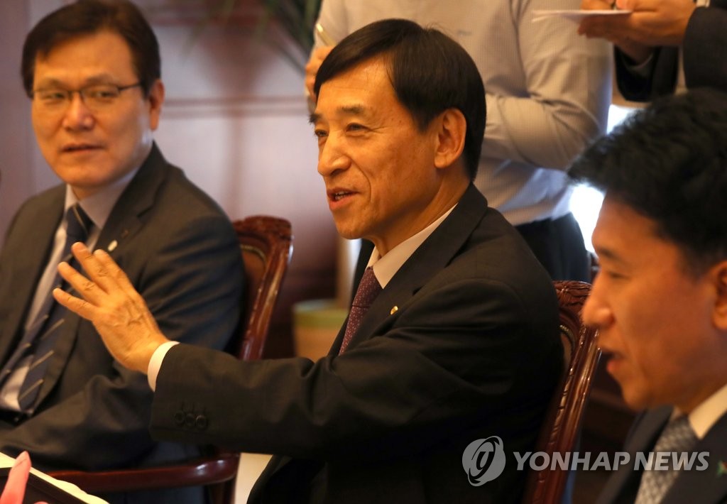 발언 하는 이주열 총재