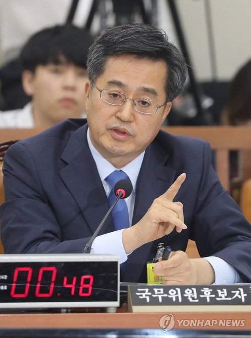 김동연 "한계소비성향 높은 저소득층 겨냥 적극적 재정정책" - 2