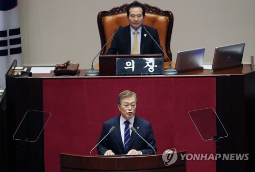 추경 예산 편성 협력 당부하는 문재인 대통령