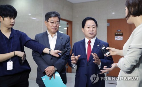 법무부 장관 후보자 내정 철회 요구하는 한국당