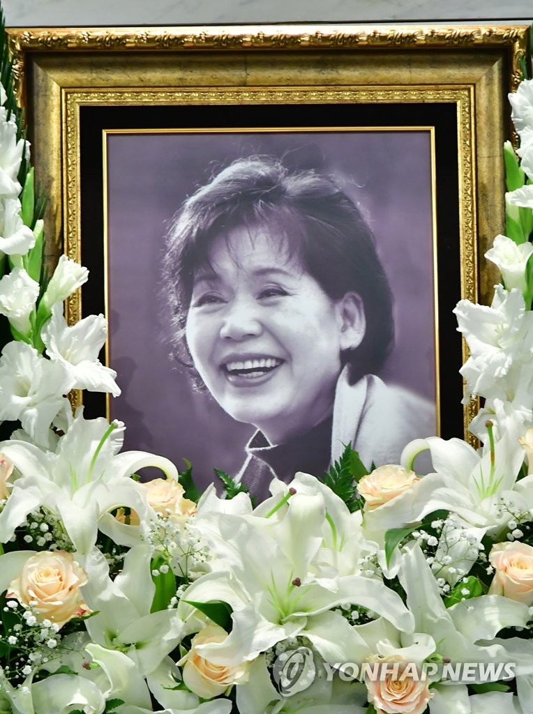故 윤소정, 16일 별세