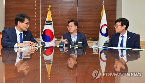 새 정부 경제현안 논의