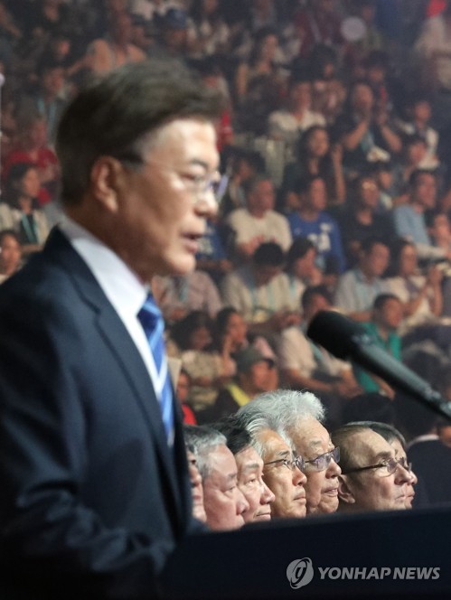 문 대통령 축사 듣는 북한 장웅 IOC 위원