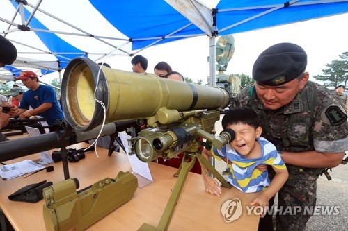 "전투장비 신기해요"