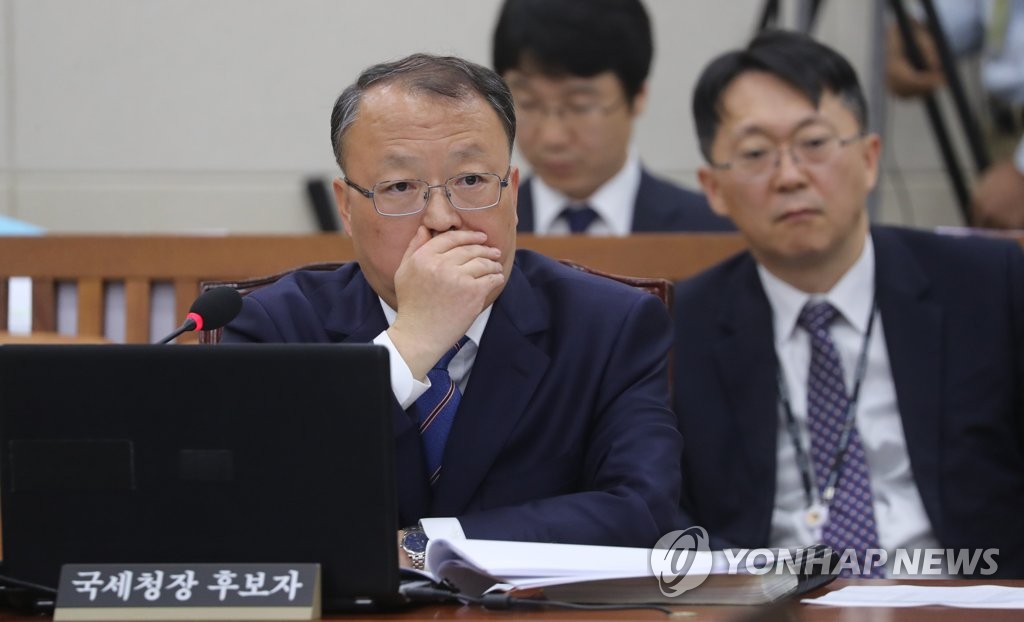질문받는 국세청장 후보자