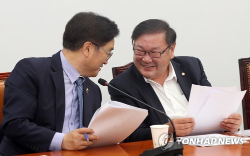 대화하는 민주당 지도부