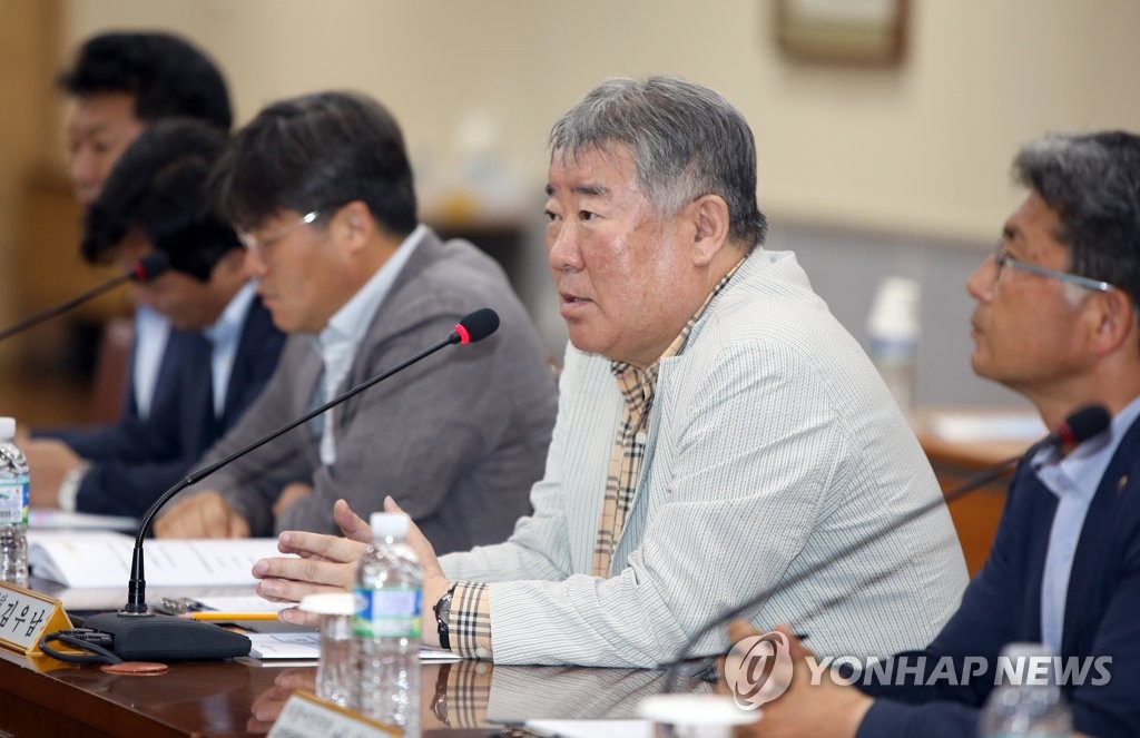 인사말하는 김우남 민주당 제주도당위원장