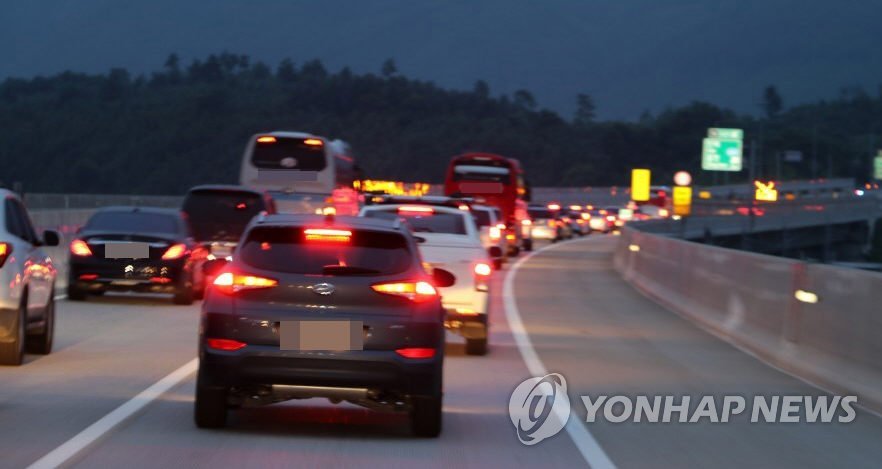 "봇물 터지듯 쏟아진 차량" 서울∼양양고속도로