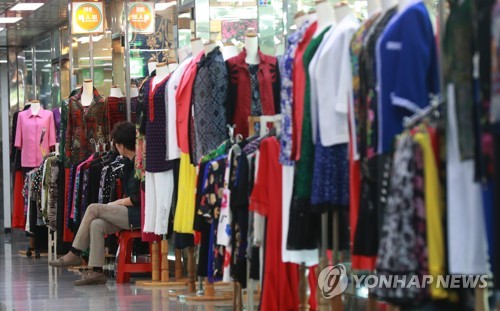 소매점이 밀집한 서울 시내 한 지하상가 모습.