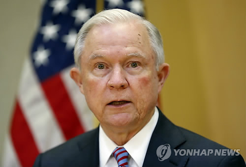 美백악관 비서실장, 세션스 법무에 "당신 자리는 안전" 통보