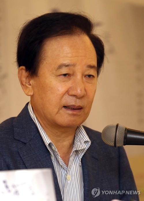 출판 소회 밝히는 김홍신 작가