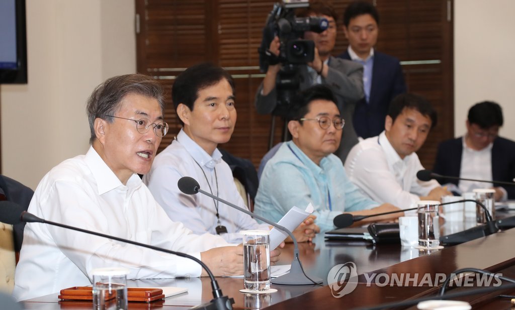 수석보좌관회의 발언하는 문 대통령