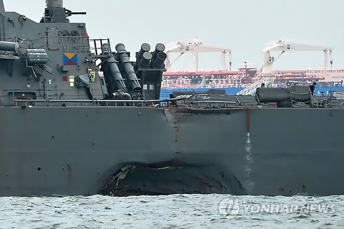 미 구축함, 상선과 충돌…10명 실종·5명 부상