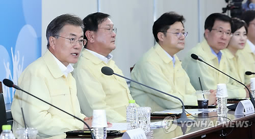 문 대통령, '부처별 업무보고 시동'