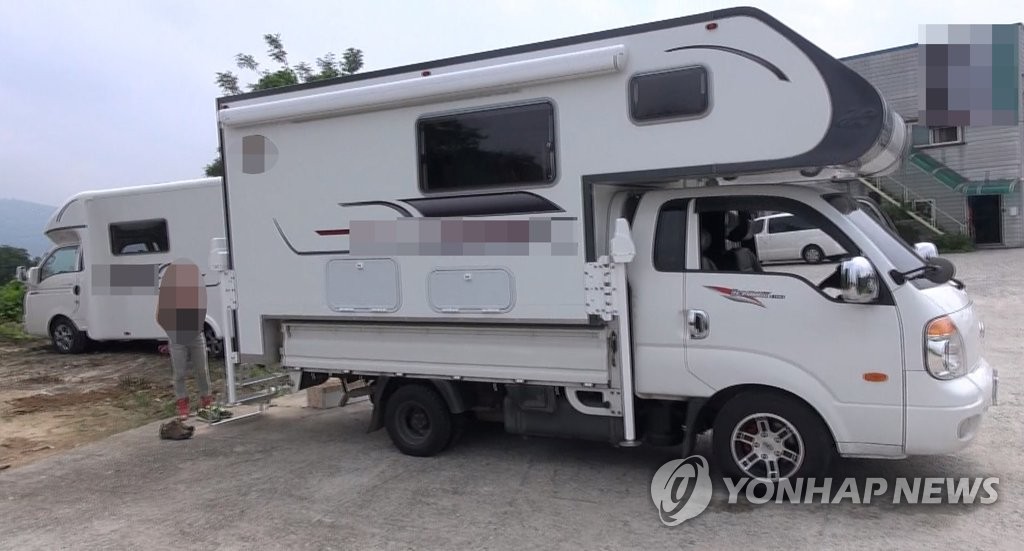 불법개조된 화물차 캠핑카