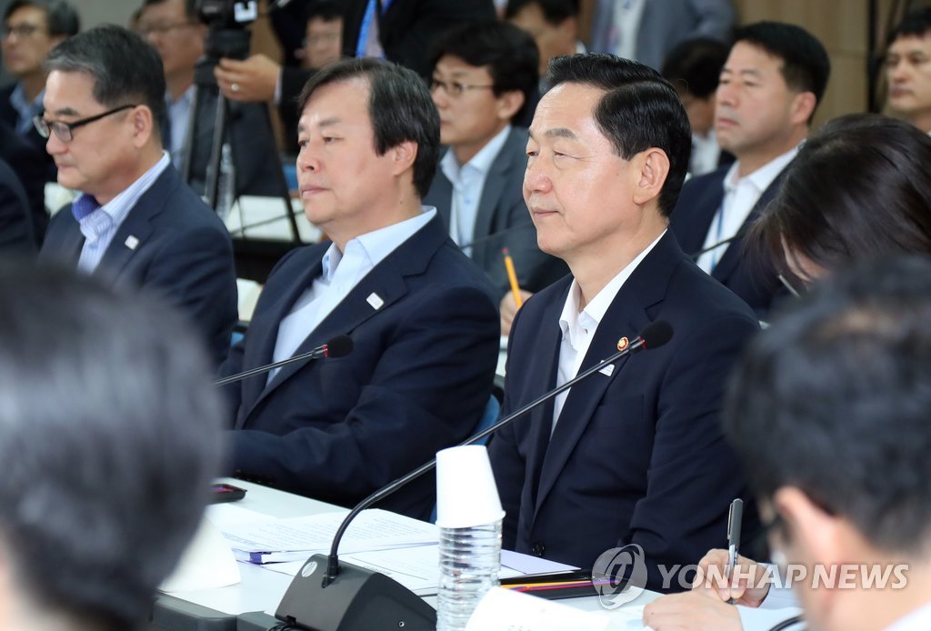 문 대통령 발언 경청하는 교육, 문체부 장관