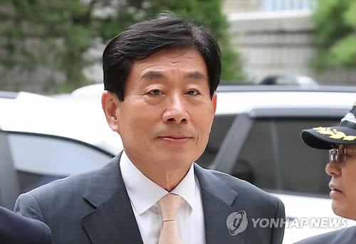 법정 도착한 원세훈