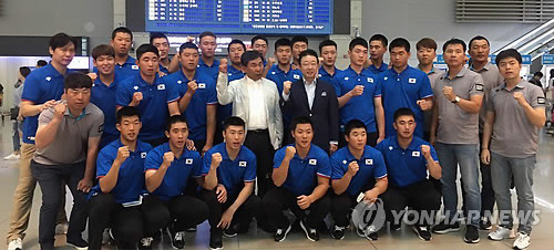 캐나다로 출국하는 청소년야구팀