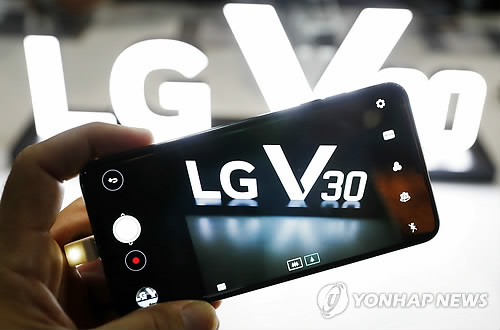 베를린 IFA 2017서 공개된 LG V30