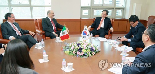김현종 통상교섭본부장, 멕시코 외교차관 면담
