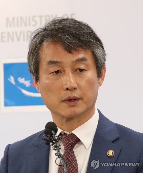 발표하는 안병옥 차관