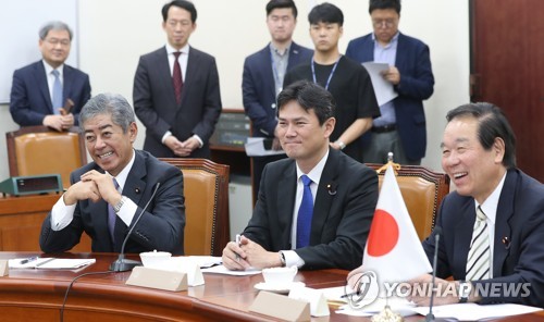 국회 찾은 일본 중의원 정보감시심사위원