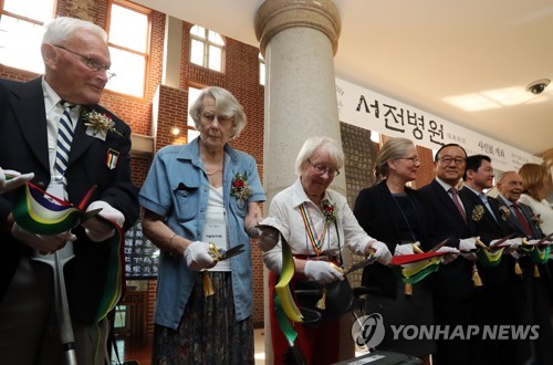 스웨덴병원 사진전 개막