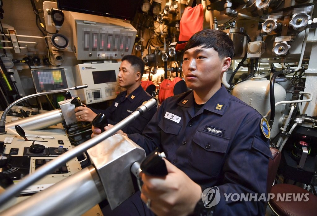 해군, 잠수함 수중작전·승조원 생활 첫 공개