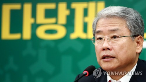 원내대책회의 발언하는 김동철