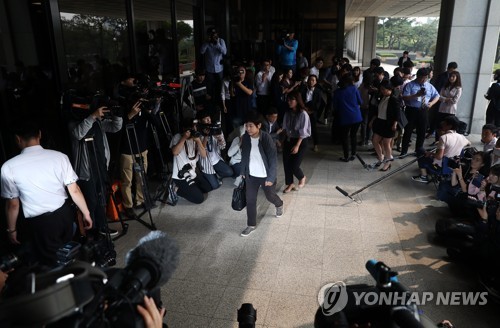 블랙리스트 피해자 김미화 검찰출석