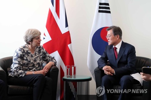 테레사 메이 영국총리와 만난 문재인 대통령