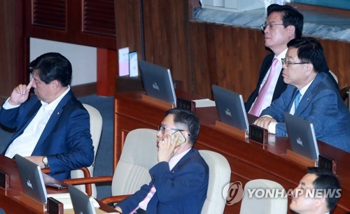 침통한 한국당 지도부