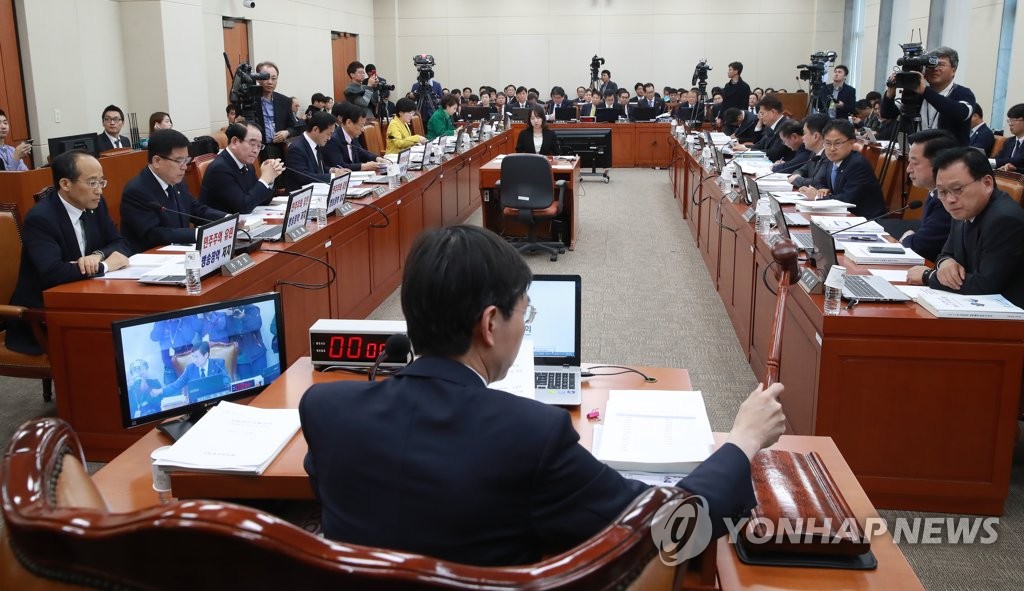 한국당 복귀, 기재위 종합국감 개의