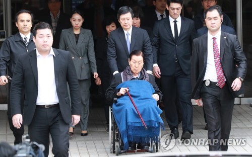 검찰, '경영비리' 신격호 총괄회장 징역 10년 구형