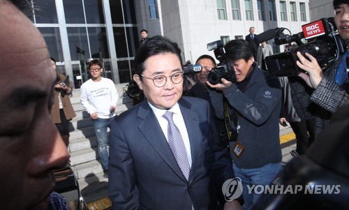 전병헌 정무수석 "무리하고 왜곡된 보도는 언론중재위 제소 검토"