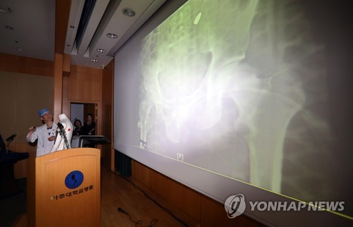 북한 귀순 병사 몸에 박힌 총알
