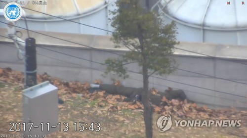 총격에 쓰러진 귀순 병사
