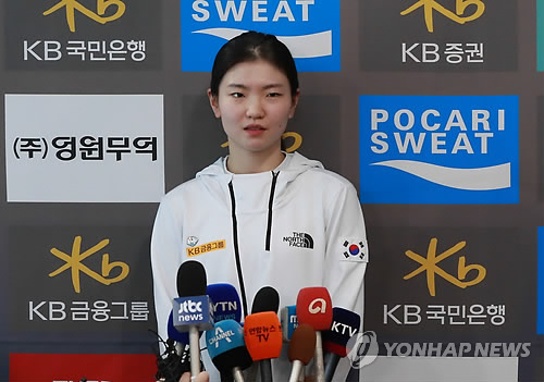 취재진 질문에 답하는 심석희
