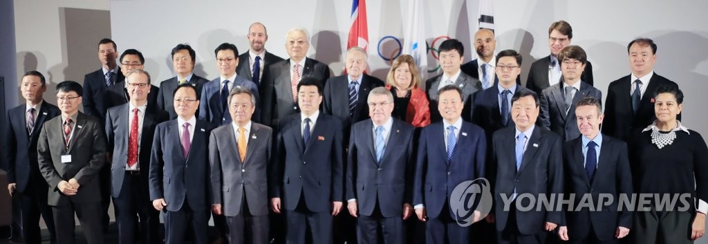 IOC 평창회의 남북한 대표단 단체촬영