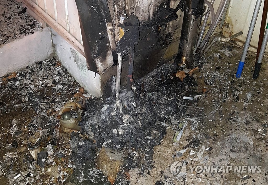 지난 1월 대전 유성구 한국원자력연구원의 가연성 폐기물 처리시설에서 불이 나 건물 일부가 탄 모습 [한국원자력연구원 제공]