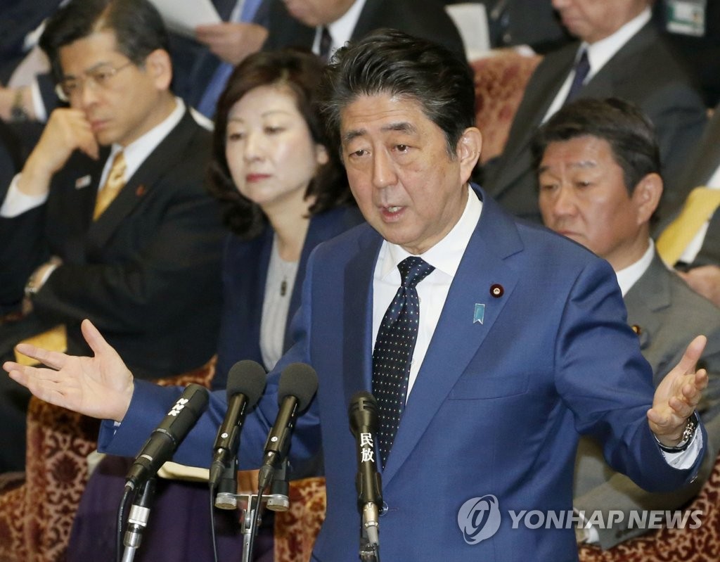 중의원서 답변하는 아베 일본 총리