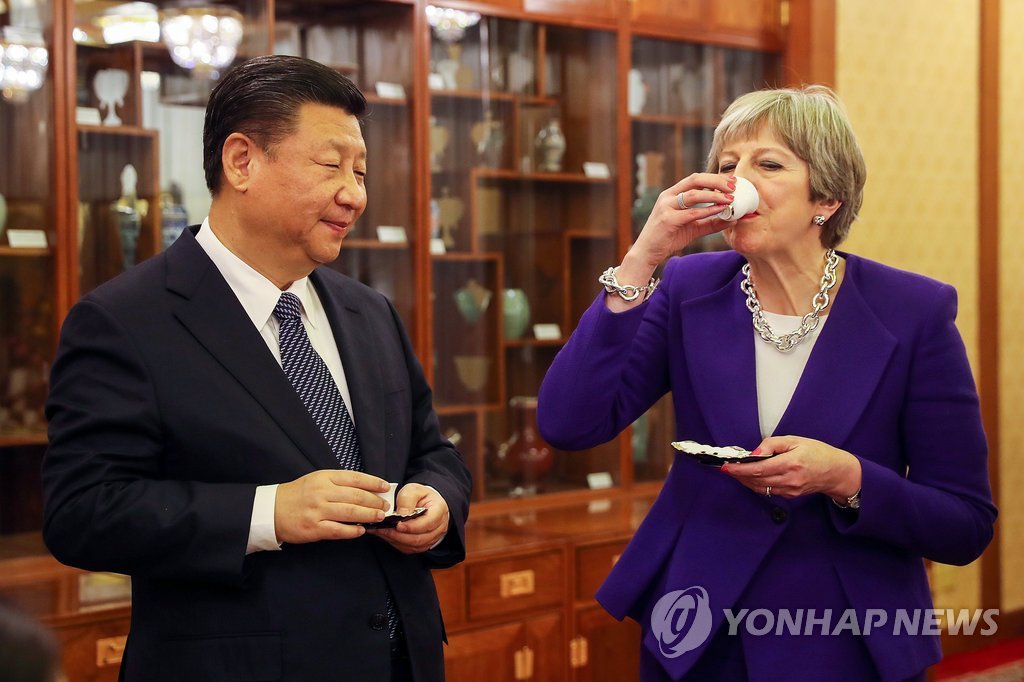 댜오위타이 국빈관서 차 마시는 메이와 시진핑
