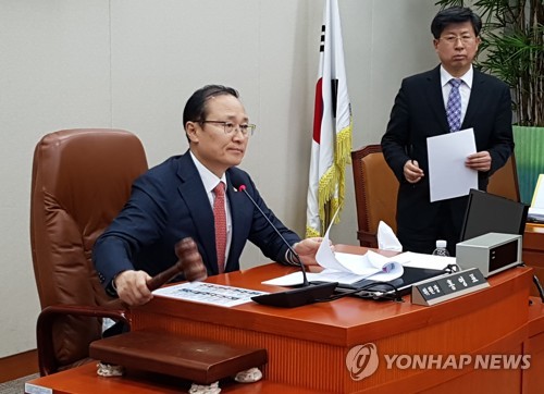 국회 환노위, 근로시간 단축 법안 처리