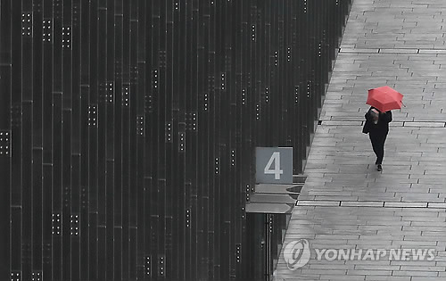봄비 내리는 캠퍼스