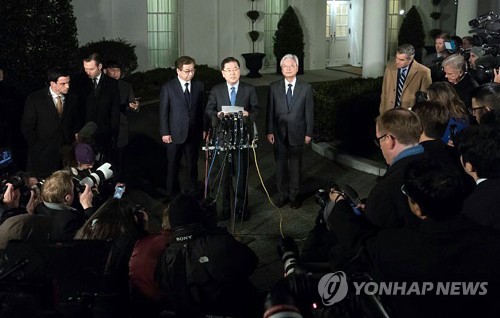 정의용 실장에 '관심집중'