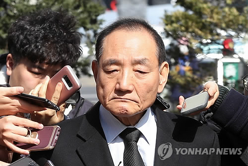 김효재 전 정무수석, 굳게 다문 입