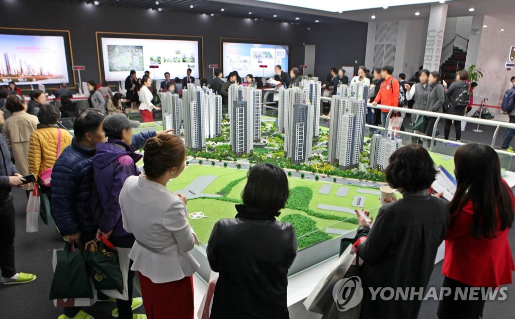 북적이는 과천위버필드 견본주택