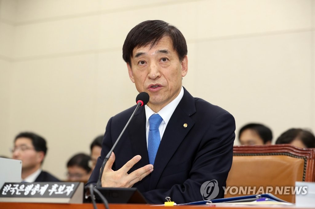 답변하는 이주열 한국은행 총재