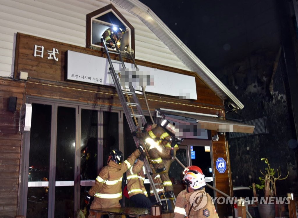 순천 상가건물 화재…4명 일가족 사상